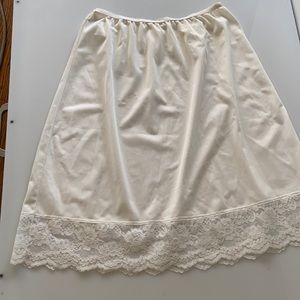 Vintage 1/2 Slip W/ Lace Trim Hem M. Cream